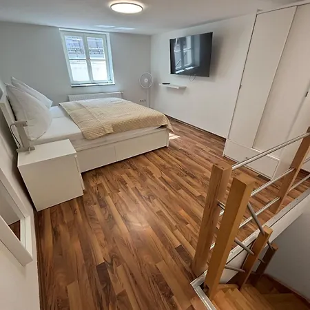 Apartment Altstadt 4 *